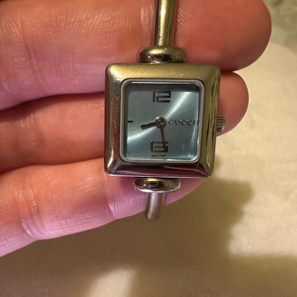 Gucci Silver Square Watch - Picture 3 of 6